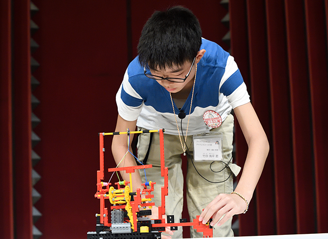 東京・高砂教室 竹田 侑平君（中1）「高速回転式ミサンガ製造ロボット」画像